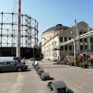 Voisiko joku selittää minulle miksi tuo metallikehikko on olemassa? Muuten kuin hyvänä maamerkkinä.