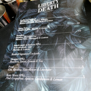 Jokaisella kojulla oli menu, josta näki tarjolla olevat drinkit. Kaikkea mitä mieleen juolahti ei siis voinut tilata millään kojulla.