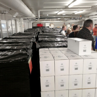 Minäpä jään tähän vähäksi aikaa hengailemaan, menkää te muut vain edellä, tulkaa vaikka ylihuomenna hakemaan... tai ainakin tuomaan suolukkaa.