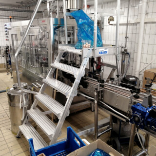 Pullotuskone (lasikaappi) oli nyt lepovuorossa.