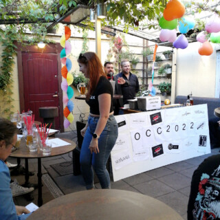 Janne Väisänen, Joku paikallinen pubi Tuira. Etualan neito kiikutti drinkkejä tuomaristolle minkä kerkesi.