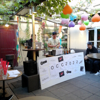 Henri Aironpää, Beach Bar Surffari (Kalajoki). Drinkki "Paska kaupunni" tarjoiltiin peltimukeista. Drinkin ainesosat: tumma rommi, omatekoinen paska kaupunni -siirappi, limemehu, Angostura Aromatic Bitters, mintunlehti, inkivääriolut.