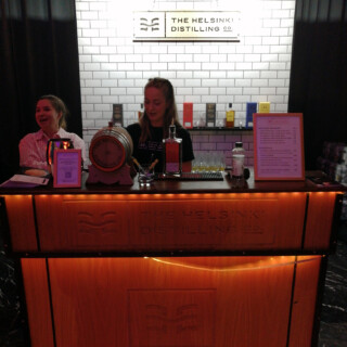 Helsinki Distilling Companyn ständi.
