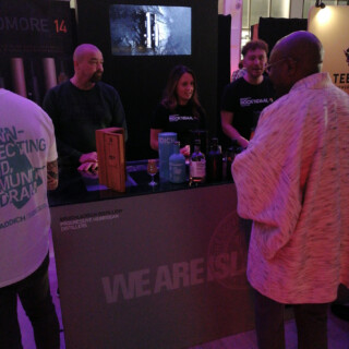 Öööö... viskiständi.