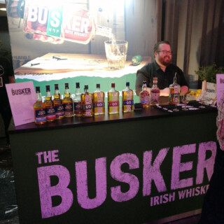 Busker-irkkuviskin sekä Glen Morayn ständi.