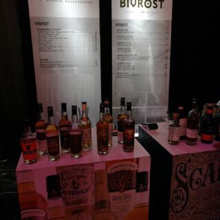 Compass Box on skottitislaamo ja Bivrost norjalainen, (muistaakseni) maailman pohjoisin tislaamo.