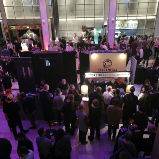 Vielä lisää festaritunnelmaa yläkerrasta kuvattuna.