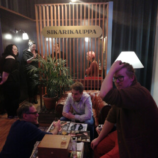 Sikarikauppakin löytyi viskien seasta.