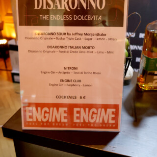 Disaronni/Engine-ständin drinkkimenu.