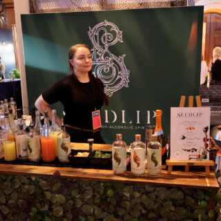 Seedlip tekee alkoholitonta viinaa.