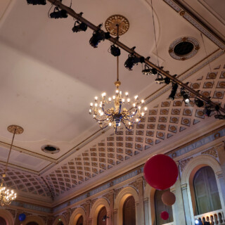 Vanhan Ylioppilastalon kattoa sisältäpäin.