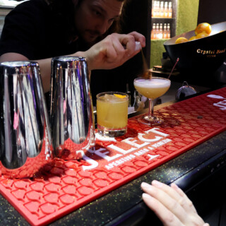 Distillumin ständin näyttävin drinkki oli tämä, jossa koristeena aito ja tuore croissant ja lisäkoristeena kultaglitteriä.