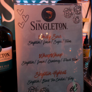 Singletonin viskidrinkkimenu.