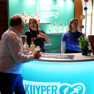 DeKuyper likööreineen oli yksi harvoista mietojen näytteilleasettajista.