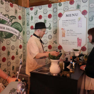 Hendrick'sin ständillä hääräsi Mika Koivula, joka kuuluu tapahtuman järjestäjäorganisaatioon.