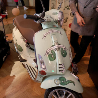 Hendrick'sin mopo oli tapahtuman komein (ainoakin).