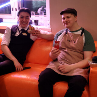 Baarimestarien ruokahetki.