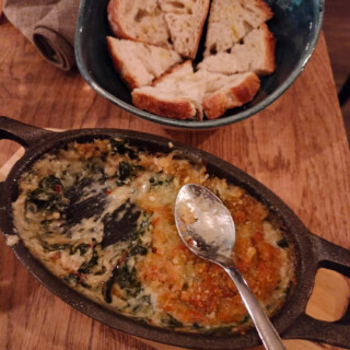 Sizzling hot spinach & 3 cheese dip